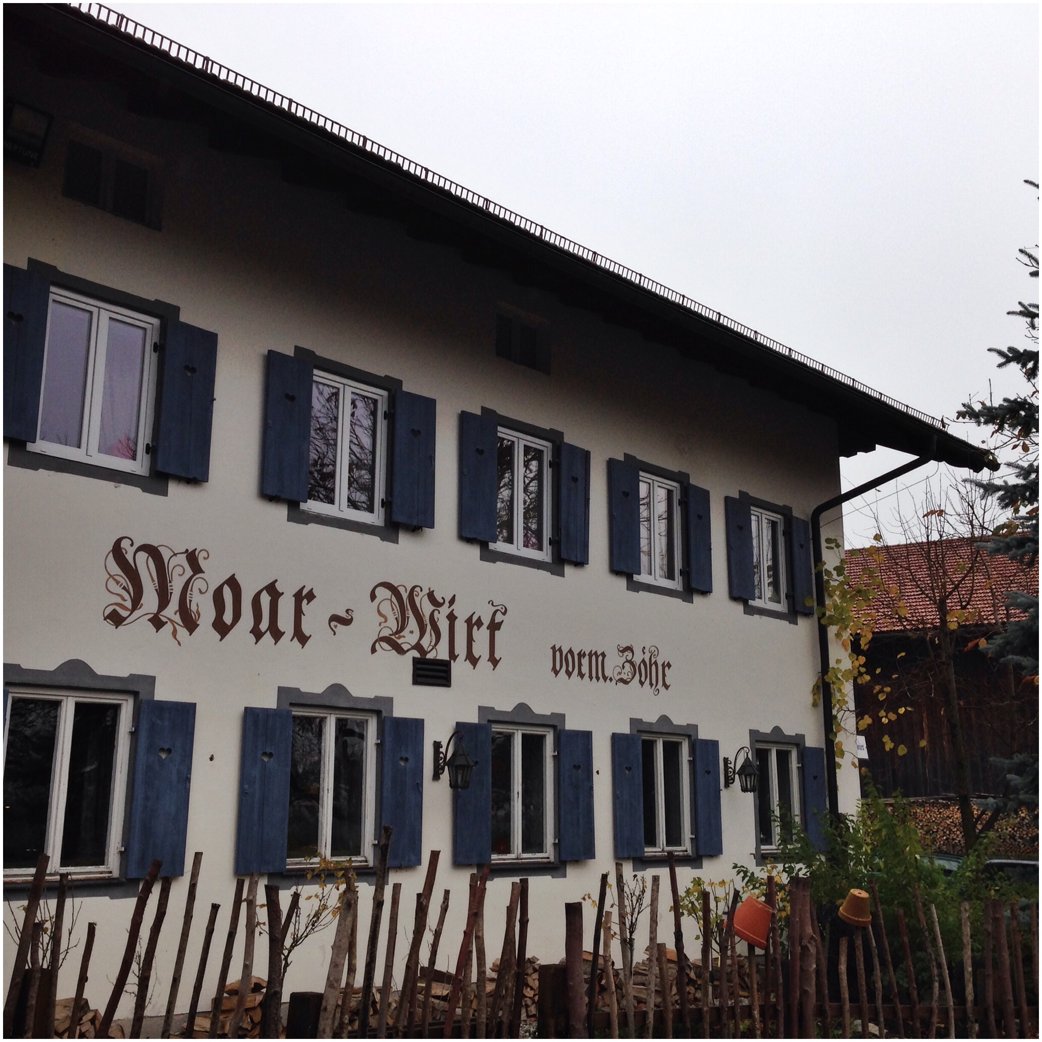 Moarwirt, Building